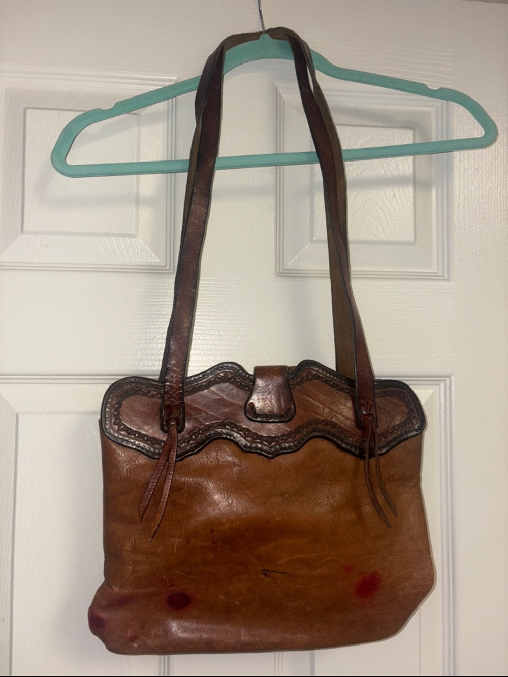 Vintage Brown Leather Shoulder Bag: something to fix up if that is your thang !